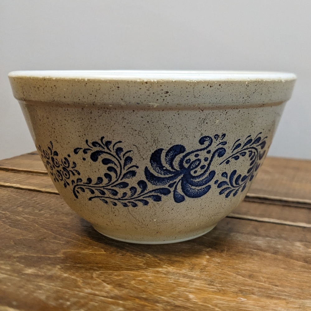 Vintage PYREX Homestead Pattern Small Mixing Bowl | Blue and Tan 401 750 ml